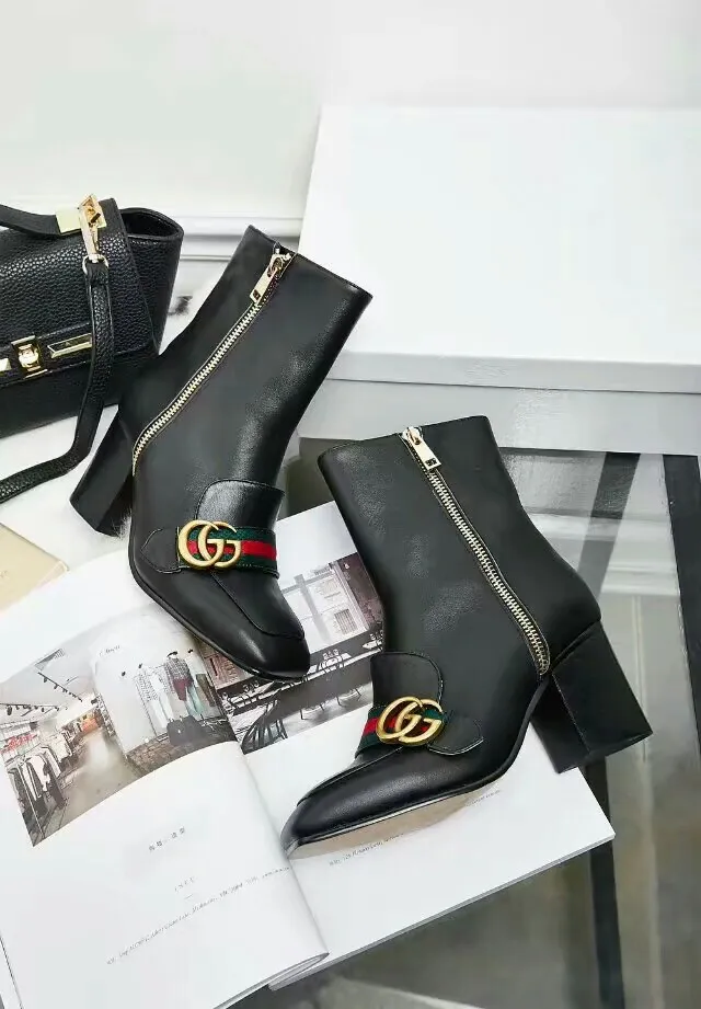 👟👟Ex-factory price 600👟👟 Gucci Milan international winter fashion catwalk style, synchronized with counters. Official website 1;1 customized. Top grain cowhide. All in sheepskin. Sheepskin feet with original GUCCI bronze solid double G barrel buckle. High-end atmosphere. The layered leather bag heel adds to the luxurious quality. Made of imported pearls, this model is 6 inches high and 30CM in circumference. Genuine leather zipper. Wear-resistant and thickened anti-slip brand outsole. Heel height 7.5cm, welcome to the sale pictured above. black,. 35-40 yards. . There are pearls (41 made to order, no exchange or return)